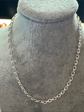 Polished Silver Link Necklace - Timeless Chain for Everyday Wear